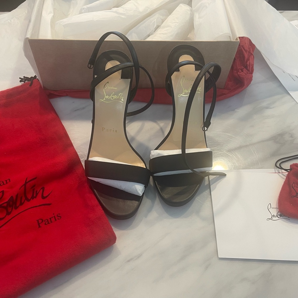 Christian Louboutin Loubi Queen